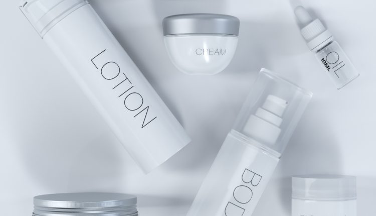 11981. Free Cosmetics Set 3d Model Download (1)